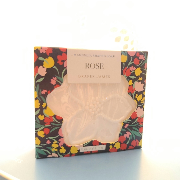 Draper James By Reese Witherspoon Magnolia Shaped Rose Scent Bar Soap - Picture 2 of 3